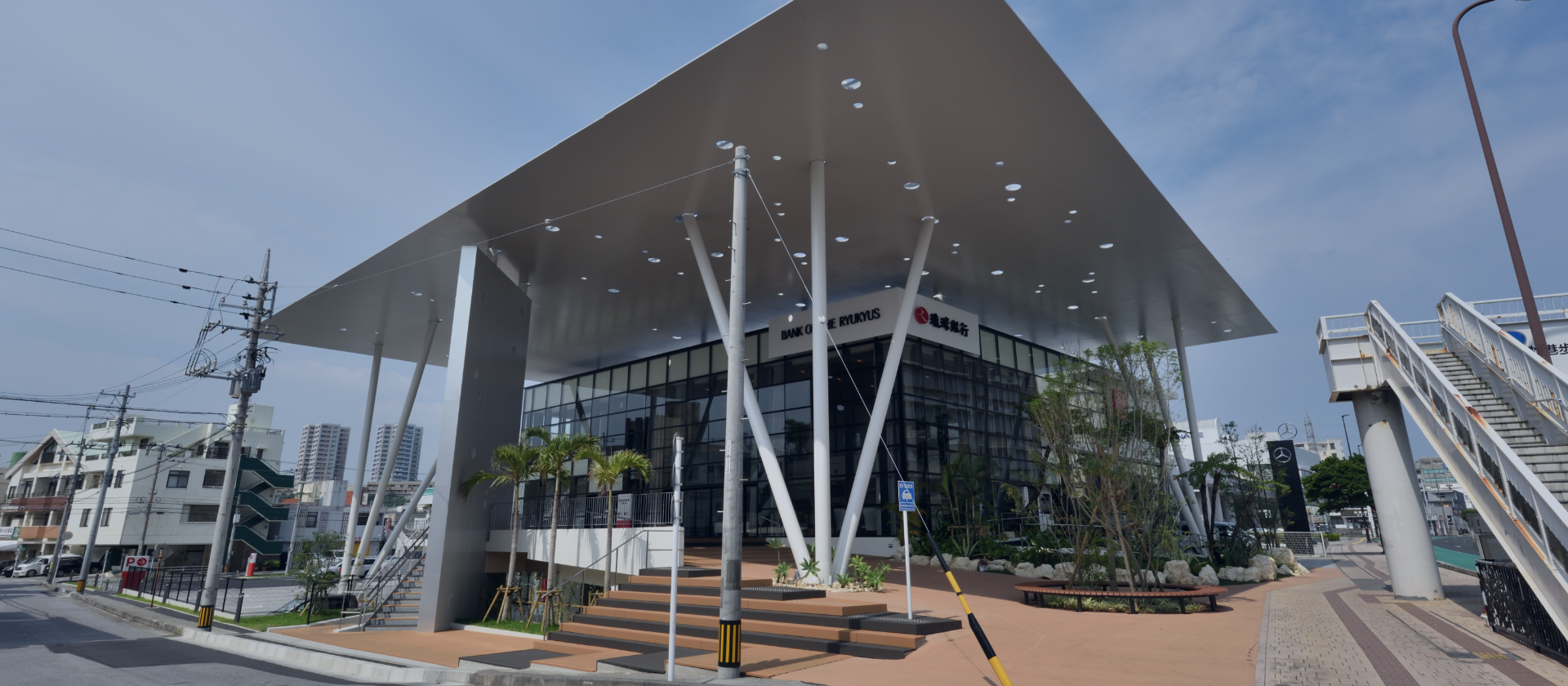 プレハブ建築 (商業)CREATING SOLUTIONS一緒につくる解決策