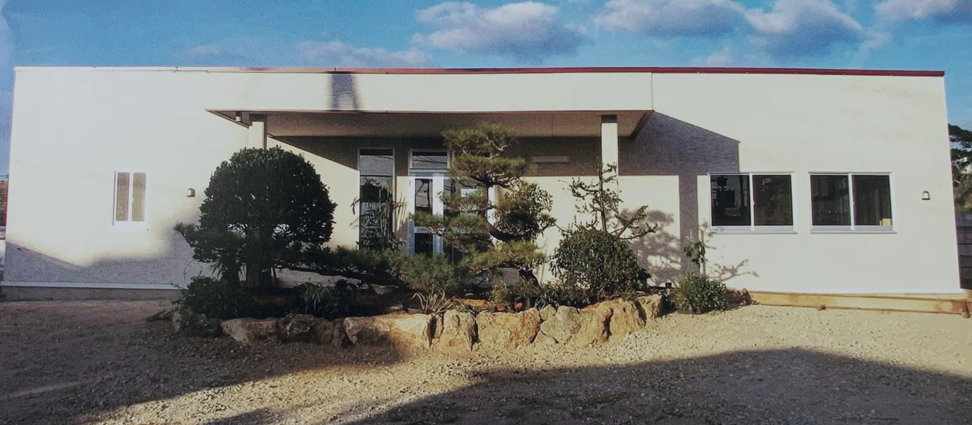 プレハブ建築 (商業)CREATING SOLUTIONS一緒につくる解決策