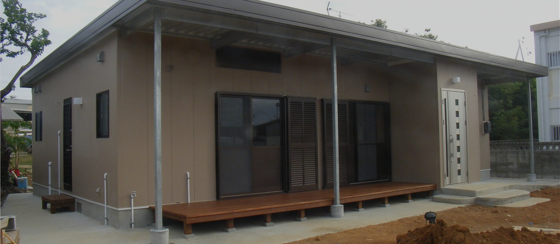 プレハブ建築 (商業)CREATING SOLUTIONS一緒につくる解決策