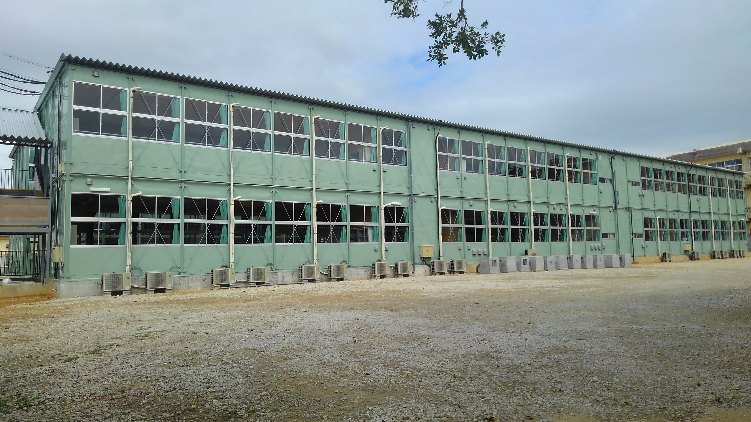 うるま市立城前小学校 仮設校舎 | 大永建設工業株式会社
